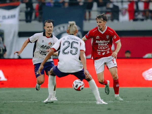 Bali United Gagal Menang, Johnny Jansen Takjub dengan Dukungan Suporter